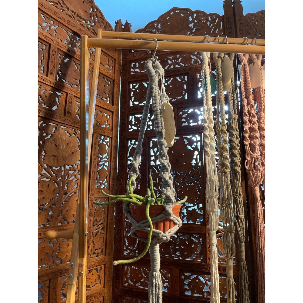Macrame plant hanger (small)